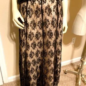 Beautiful full-length lace skirt w elastic waste